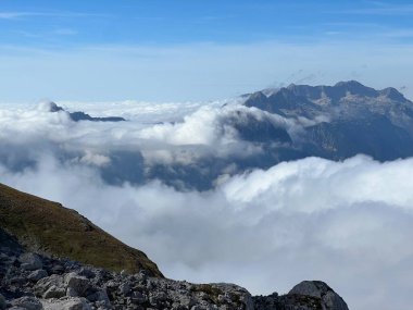 Julian Alpleri, Strmec na Predelu (Triglav Ulusal Parkı, Slovenya) - Malerische und schoene Wolken ueber den Julischen Alpen (Triglav-Nationalpark, Slowenien)