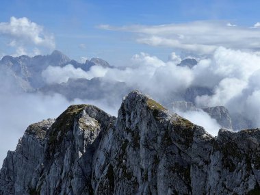 Julian Alpleri, Strmec na Predelu (Triglav Ulusal Parkı, Slovenya) - Malerische und schoene Wolken ueber den Julischen Alpen (Triglav-Nationalpark, Slowenien)