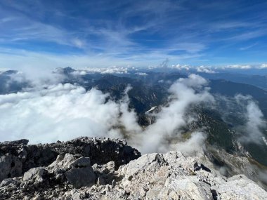 Julian Alpleri, Strmec na Predelu (Triglav Ulusal Parkı, Slovenya) - Malerische und schoene Wolken ueber den Julischen Alpen (Triglav-Nationalpark, Slowenien)