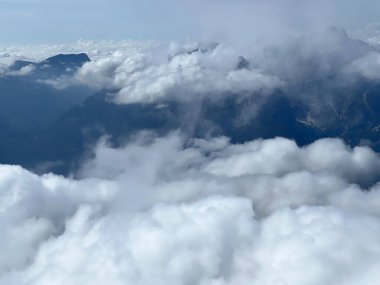 Julian Alpleri, Strmec na Predelu (Triglav Ulusal Parkı, Slovenya) - Malerische und schoene Wolken ueber den Julischen Alpen (Triglav-Nationalpark, Slowenien)
