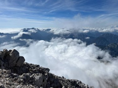 Julian Alpleri, Strmec na Predelu (Triglav Ulusal Parkı, Slovenya) - Malerische und schoene Wolken ueber den Julischen Alpen (Triglav-Nationalpark, Slowenien)