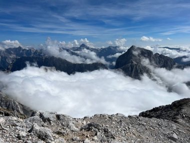Dağ zirvesinden Panorama, Büyük Mangart, Strmec na Predelu (Triglav Ulusal Parkı, Slovenya) - Grosse Mangart-Gipfel in den Julischen Alpen (Triglav-Nationalpark, Slowenien)