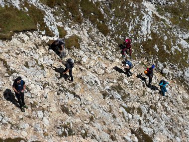 Mangart Zirvesi ve Julian Alpleri etrafında yürüyüş ve yürüyüş yolları, Strmec na Predelu (Triglav Ulusal Parkı, Slovenya) - Spazier- und Wanderwege rund um den Mangart-Gipfel (Slowenien)