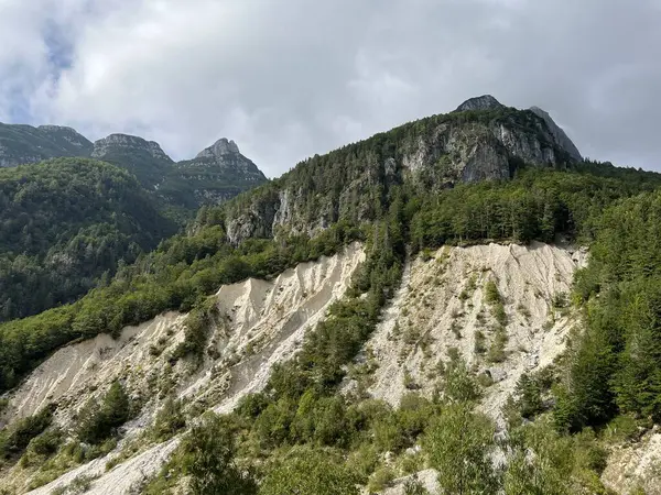 Stovzje heyelan, Log pod Mangartom (Triglav Ulusal Parkı, Slovenya) - Stovzje Erdrutsch (Triglav-Nationalpark, Slowenien) - Plaz Stovzje (Triglavski narodni parkı, Slovenya)