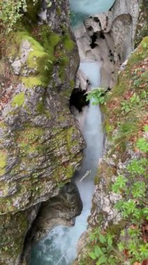 Moznica vadileri veya Nemclja kanyonu (Triglav Ulusal Parkı, Slovenya) - Moznica Troege oder Nemclja Flussbett, Bovec (Triglav-Nationalpark) - Klanac Moznice ali Korita Nemclje (Triglavski narodni parkı))