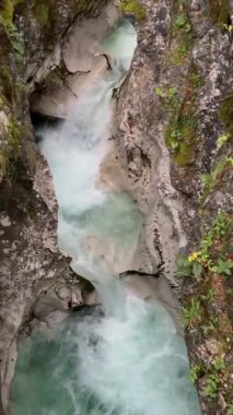 Moznica vadileri veya Nemclja kanyonu (Triglav Ulusal Parkı, Slovenya) - Moznica Troege oder Nemclja Flussbett, Bovec (Triglav-Nationalpark) - Klanac Moznice ali Korita Nemclje (Triglavski narodni parkı))