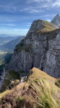 Dağ geçidi Mangart eyeri Julian Alplerinde, Strmec na Predelu (Triglav Ulusal Parkı, Slovenya) - Gebirgspass Mangart-Sattel in den Julischen Alpen (Triglav-Nationalpark, Slowenien)