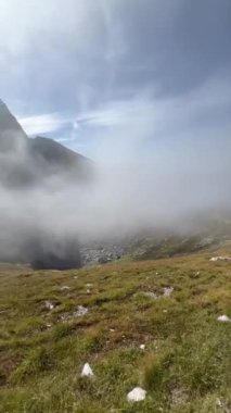 Dağ geçidi Mangart eyeri Julian Alplerinde, Strmec na Predelu (Triglav Ulusal Parkı, Slovenya) - Gebirgspass Mangart-Sattel in den Julischen Alpen (Triglav-Nationalpark, Slowenien)