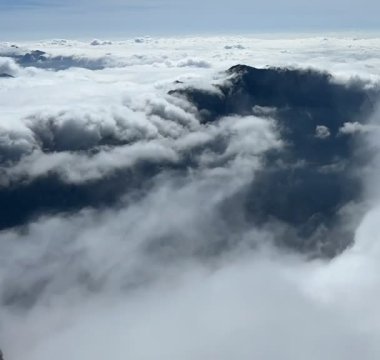 Julian Alpleri, Strmec na Predelu (Triglav Ulusal Parkı, Slovenya) - Malerische und schoene Wolken ueber den Julischen Alpen (Triglav-Nationalpark))