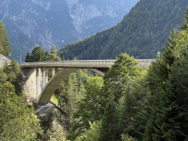 Predel Viaduct, Log pod Mangartom (Triglav Ulusal Parkı, Slovenya) - Viadukt v Mlincu cez Mangartski potok ali Viadukt Predel (Triglavski narodni parkı, Slovenya)