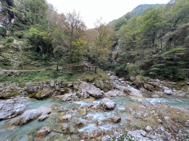 Tolmin Gorges (Triglav Ulusal Parkı, Slovenya) - Tolminer Klammen (Nationalpark Triglav, Slowenien) - Tolminska korita (Triglavski narodni parkı, Slovenya)