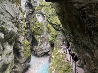 Tolmin Gorges (Triglav Ulusal Parkı, Slovenya) - Tolminer Klammen (Nationalpark Triglav, Slowenien) - Tolminska korita (Triglavski narodni parkı, Slovenya)