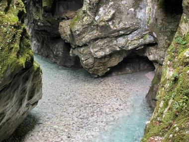 Tolmin Gorges (Triglav Ulusal Parkı, Slovenya) - Tolminer Klammen (Nationalpark Triglav, Slowenien) - Tolminska korita (Triglavski narodni parkı, Slovenya)