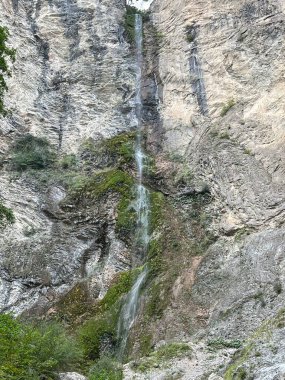 Brinta Şelalesi, Vrsno (Kobarid, Slovenya) - Wasserfall Brinta, Vrsno (Kobarid, Slowenien) - Tokat Brinta, Vrsno (Kobarid, Slovenya))