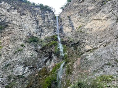 Brinta Şelalesi, Vrsno (Kobarid, Slovenya) - Wasserfall Brinta, Vrsno (Kobarid, Slowenien) - Tokat Brinta, Vrsno (Kobarid, Slovenya))