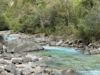 Koritnica Nehri, Soca (Bovec, Slovenya) - Der Fluss Koritnica vor see inem Zusammenfluss mit Soca (Bovec, Slowenien) - Reka Koritnica pred izlivom v Soco (Bovec, Slovenija)
