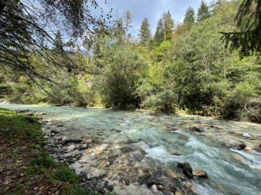 Koritnica Nehri, Soca (Bovec, Slovenya) - Der Fluss Koritnica vor see inem Zusammenfluss mit Soca (Bovec, Slowenien) - Reka Koritnica pred izlivom v Soco (Bovec, Slovenija)