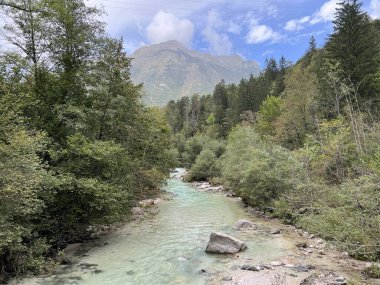 Koritnica Nehri, Soca (Bovec, Slovenya) - Der Fluss Koritnica vor see inem Zusammenfluss mit Soca (Bovec, Slowenien) - Reka Koritnica pred izlivom v Soco (Bovec, Slovenija)