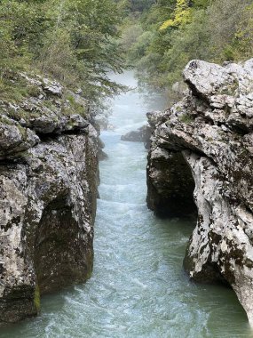 Krsovec veya Gorge Krsovec, Bovec (Triglav Ulusal Parkı, Slovenya) - Soca-Troege bei Krsovec (Triglav-Nationalpark, Slowenien) - Korita Soce pri Krsovcu (Triglavski narodni parkı, Slovenya))