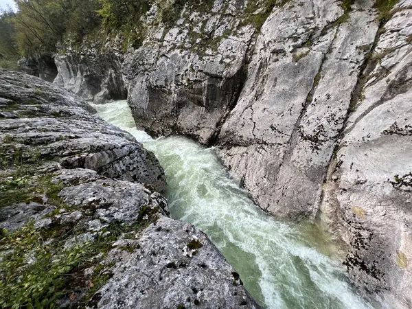 Krsovec veya Gorge Krsovec, Bovec (Triglav Ulusal Parkı, Slovenya) - Soca-Troege bei Krsovec (Triglav-Nationalpark, Slowenien) - Korita Soce pri Krsovcu (Triglavski narodni parkı, Slovenya))