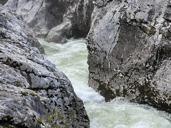 Krsovec veya Gorge Krsovec, Bovec (Triglav Ulusal Parkı, Slovenya) - Soca-Troege bei Krsovec (Triglav-Nationalpark, Slowenien) - Korita Soce pri Krsovcu (Triglavski narodni parkı, Slovenya))