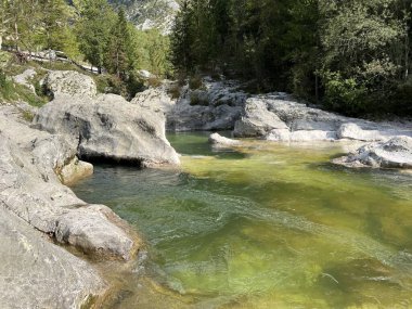 The Great Soca Gorge (Triglav Ulusal Parkı, Slovenya) - Grosse Soca-Schlucht oder Grosse Soca-Troege, Nationalpark Triglav (Grosse Soca-Troege, Slowenien) - Velika korita Soce (Triglavski narodni parkı, Slovenija)