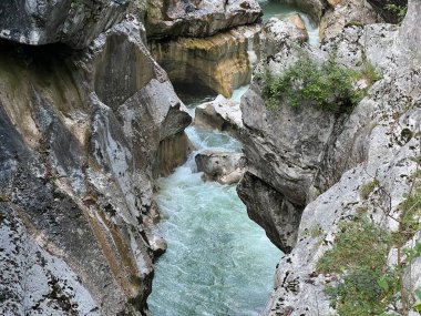 The Great Soca Gorge (Triglav Ulusal Parkı, Slovenya) - Grosse Soca-Schlucht oder Grosse Soca-Troege, Nationalpark Triglav (Grosse Soca-Troege, Slowenien) - Velika korita Soce (Triglavski narodni parkı, Slovenija)