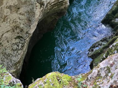 The Great Soca Gorge (Triglav Ulusal Parkı, Slovenya) - Grosse Soca-Schlucht oder Grosse Soca-Troege, Nationalpark Triglav (Grosse Soca-Troege, Slowenien) - Velika korita Soce (Triglavski narodni parkı, Slovenija)