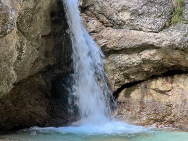 Mlinarica vadisi veya Mlinarica Kanyonu, Trenta (Triglav Ulusal Parkı, Slovenya) - Die Flussbetten von Mlinarica oder Troege der Mlinarica, Trenta (Triglav-Nationalpark, Slowenien) - Korita Mlinarice, Trenta (Triglavski narodni parkı, Slovenya))