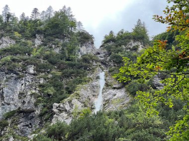 Zapotok Şelaleleri veya Zadnja Trenta Şelaleleri, Bovec (Triglav Ulusal Parkı, Slovenya) - Die Zapotok-Wasserfaelle (Triglav-Nationalpark, Slowenien) - Zapotoski slapovi ali slapovi Zadnje Trente (Triglavski narodni parkı, Slovenija)