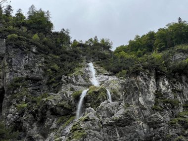 Zapotok Şelaleleri veya Zadnja Trenta Şelaleleri, Bovec (Triglav Ulusal Parkı, Slovenya) - Die Zapotok-Wasserfaelle (Triglav-Nationalpark, Slowenien) - Zapotoski slapovi ali slapovi Zadnje Trente (Triglavski narodni parkı, Slovenija)