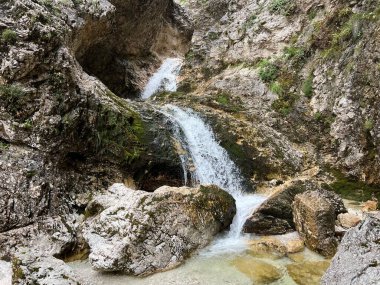 Zapotok Şelaleleri veya Zadnja Trenta Şelaleleri, Bovec (Triglav Ulusal Parkı, Slovenya) - Die Zapotok-Wasserfaelle (Triglav-Nationalpark, Slowenien) - Zapotoski slapovi ali slapovi Zadnje Trente (Triglavski narodni parkı, Slovenija)