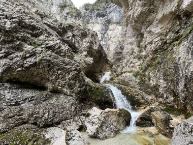 Zapotok Şelaleleri veya Zadnja Trenta Şelaleleri, Bovec (Triglav Ulusal Parkı, Slovenya) - Die Zapotok-Wasserfaelle (Triglav-Nationalpark, Slowenien) - Zapotoski slapovi ali slapovi Zadnje Trente (Triglavski narodni parkı, Slovenija)