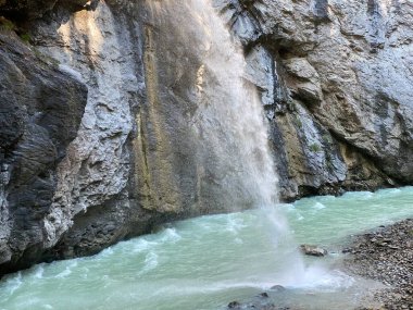 Haslital Alp Vadisi 'ndeki Aare Nehri Kanyonu veya Aare Vadisi ve İsviçre' deki Bernese Dağları 'nda (Aareschlucht im Haslital und im Berner Oberland - Schweiz)