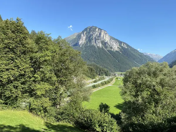 Bernese Dağları 'ndaki Haslital' ın geniş ve pitoresk alp vadisi - Meiringen, İsviçre (Das weitlaeufige und malerische Alpental Haslital im Berner Oberland - Meiringen, Schweiz)