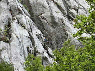 Velika Paklenica kanyonu, Starigrad (Paklenica Ulusal Parkı, Hırvatistan) - Alpinten auf den Kletterfelsen der Schlucht Velika Paklenica, Starigrad (Nationalpark Paklenica, Kroatien))