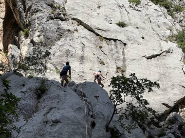 Velika Paklenica kanyonu, Starigrad (Paklenica Ulusal Parkı, Hırvatistan) - Alpinten auf den Kletterfelsen der Schlucht Velika Paklenica, Starigrad (Nationalpark Paklenica, Kroatien))