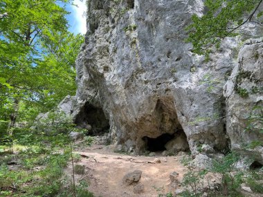 Velika Paklenica kanyonu, Starigrad (Paklenica Ulusal Parkı, Hırvatistan) - Bergsteiger in der Schlucht Velika Paklenica, Starigrad (Nationalpark Paklenica) - Planinarske staze u kanjonu Velike Paklenice