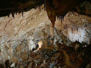 Velika Paklenica Kanyonu, Starigrad (Pakistan Ulusal Parkı, Hırvatistan) - Manita pec-Hoehle in der Schlucht Velika Paklenica, Starigrad (Nationalpark Paklenica, Kroatien) - Spilja Manita pec (nacionalni Park Paklenica, Hrvatska)