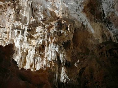 Velika Paklenica Kanyonu, Starigrad (Pakistan Ulusal Parkı, Hırvatistan) - Manita pec-Hoehle in der Schlucht Velika Paklenica, Starigrad (Nationalpark Paklenica, Kroatien) - Spilja Manita pec (nacionalni Park Paklenica, Hrvatska)