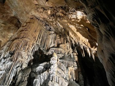 Velika Paklenica Kanyonu, Starigrad (Pakistan Ulusal Parkı, Hırvatistan) - Manita pec-Hoehle in der Schlucht Velika Paklenica, Starigrad (Nationalpark Paklenica, Kroatien) - Spilja Manita pec (nacionalni Park Paklenica, Hrvatska)