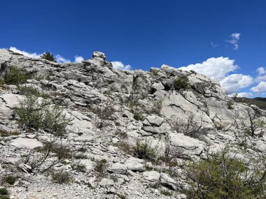 Mala Paklenica kanyonu, Seline (Paklenica Ulusal Parkı, Hırvatistan) - Kalksteinfelsen in der Schlucht Mala Paklenica, Seline (Nationalpark Paklenica, Kroatien) - Vapnenacke stijene u kanjonu Erkek Paklenice, Seline (Hrvatska)