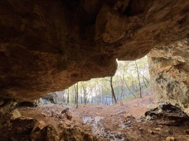 Mala Paklenica, Seline (Paklenica Ulusal Parkı, Hırvatistan) kanyonundaki Karst mağaraları - Schlucht von Mala Paklenica, Seline (Nationalpark Paklenica, Kroatien) - Krske spilje u kanjonu Erkek Paklenice (Nacionalni parkı Paklenica))
