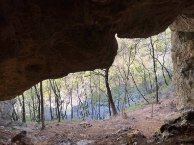 Mala Paklenica, Seline (Paklenica Ulusal Parkı, Hırvatistan) kanyonundaki Karst mağaraları - Schlucht von Mala Paklenica, Seline (Nationalpark Paklenica, Kroatien) - Krske spilje u kanjonu Erkek Paklenice (Nacionalni parkı Paklenica))