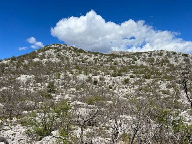 Pakistan 'daki Velebit Tepeleri (Starigrad, Hırvatistan) - Blick auf die Velebit-Gipfel im Nationalpark Paklenica (Starigrad, Kroatien) - Pogled na Velebitske vrhove u nacionalnom parku Paklenica (NP Paklenica - Starigrad, Hrvatska)