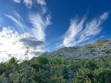 Pakistan 'daki Velebit Tepeleri (Starigrad, Hırvatistan) - Blick auf die Velebit-Gipfel im Nationalpark Paklenica (Starigrad, Kroatien) - Pogled na Velebitske vrhove u nacionalnom parku Paklenica (NP Paklenica - Starigrad, Hrvatska)