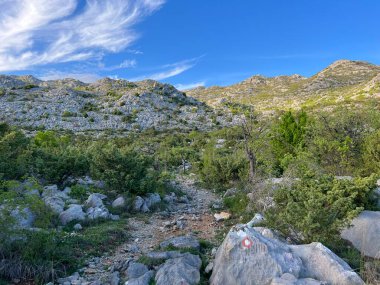 Velebit ve Pakistan Ulusal Parkı 'nda (Starigrad, Hırvatistan) dağcılık yolları - Bergsteigerwege auf dem Velebit und im Nationalpark Paklenica (Starigrad, Kroatien) - Planinarske staze na Velebitu u u nacionalnom parku Paklenica (Hrvatska)