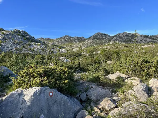 Velebit ve Pakistan Ulusal Parkı 'nda (Starigrad, Hırvatistan) dağcılık yolları - Bergsteigerwege auf dem Velebit und im Nationalpark Paklenica (Starigrad, Kroatien) - Planinarske staze na Velebitu u u nacionalnom parku Paklenica (Hrvatska)