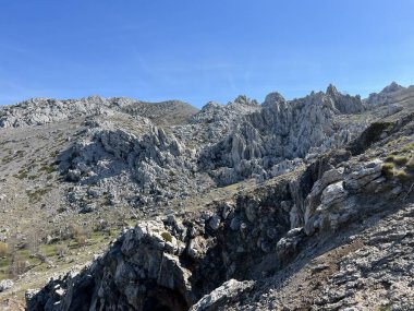 Güney Velebit, Jasenice (Velebit doğa parkı, Hırvatistan) - Felsige Berggipfel des suedlichen Velebit (Naturpark Velebit, Kroatien) - Stjenoviti planinski vrhovi juznog Velebita, Jasenice (park prirode Velebit, Hrvatska)