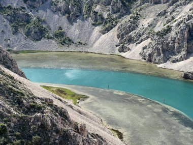 Obrovac 'tan (Jasenice, Hırvatistan) Parizevacka glavica und Schlucht des Flusses Zrmanja von Obrovac (Kroatien) - Vidikovac Parizevacka glavica nad Zrmanjom